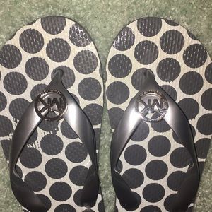 MICHAEL KORS FLIP FLOPS